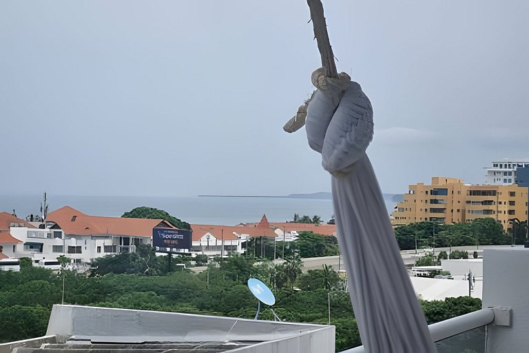 2 Bedroom Apartment. Jacuzzi and Sea View