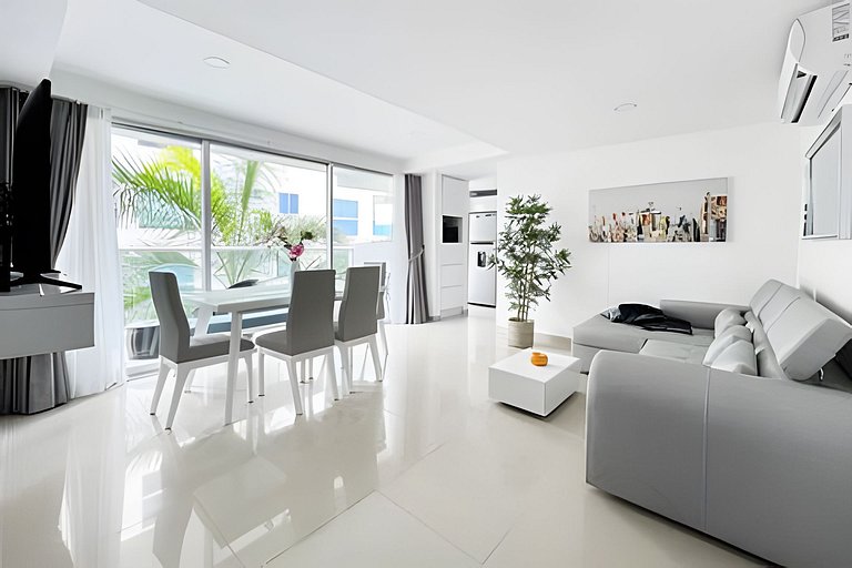 Apartamento de 2 quartos no Morros com saída para a praia