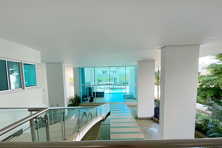 Apartamento de 2 quartos no Morros com saída para a praia