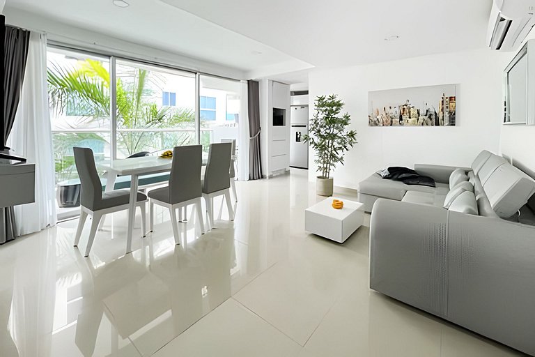 Apartamento de 2 quartos no Morros com saída para a praia