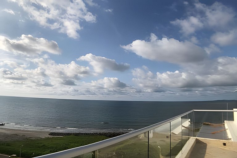 2 Bedroom Apartment Sea View. Pool