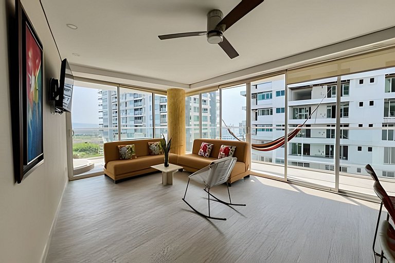 2 quartos, jacuzzi e vista para o mar. Em frente à praia