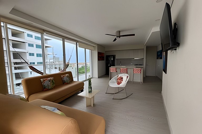2 quartos, jacuzzi e vista para o mar. Em frente à praia