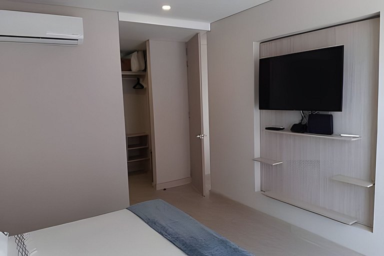 2 quartos, jacuzzi e vista para o mar. Em frente à praia