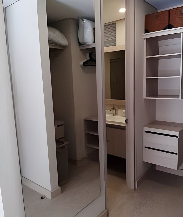 2 quartos, jacuzzi e vista para o mar. Em frente à praia