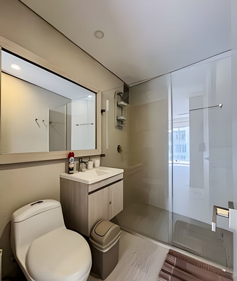 2 quartos, jacuzzi e vista para o mar. Em frente à praia