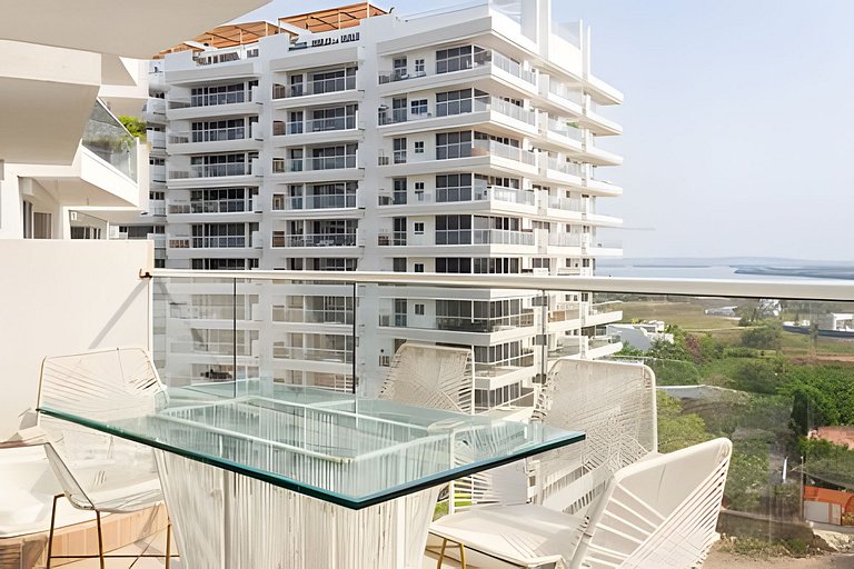 2 quartos, jacuzzi e vista para o mar. Em frente à praia