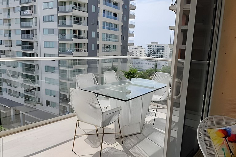 2 quartos, jacuzzi e vista para o mar. Em frente à praia