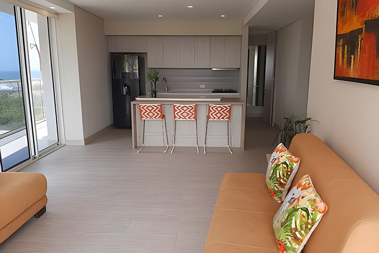 2 quartos, jacuzzi e vista para o mar. Em frente à praia