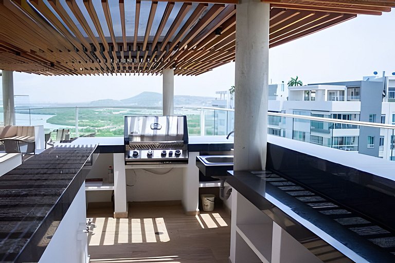 2 quartos, jacuzzi e vista para o mar. Em frente à praia
