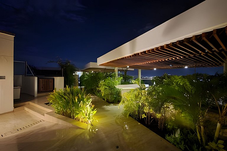 2 Bedrooms Jacuzzi and Sea View. Beach Front