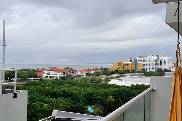 2 quartos, jacuzzi e vista para o mar. Em frente à praia