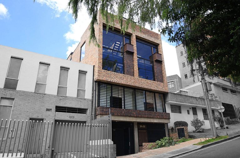 Loft espaçoso com terraço e cozinha. Centro de Bogotá