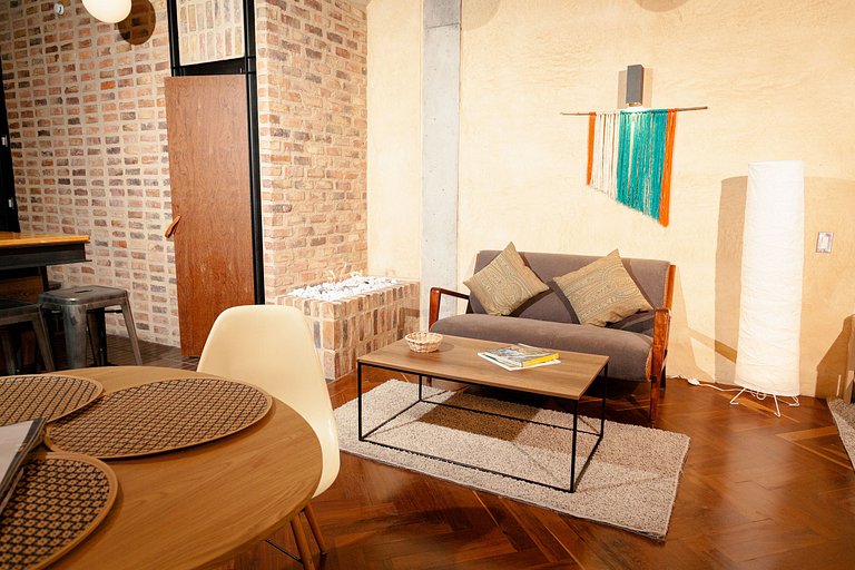 Loft moderno com cozinha na área externa. Localização centra