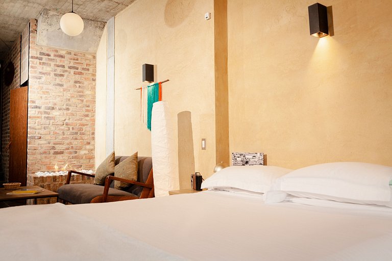 Loft moderno com cozinha na área externa. Localização centra