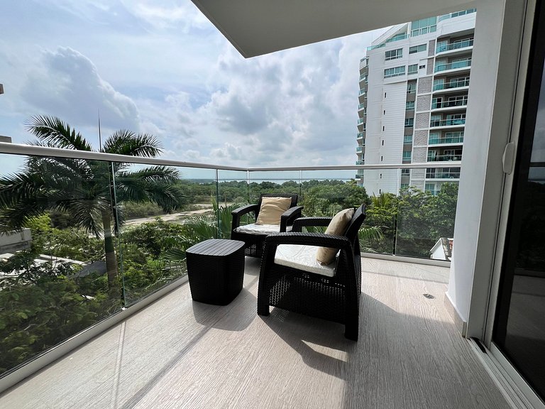 2 Bedrooms by the Sea. Private Jacuzzi