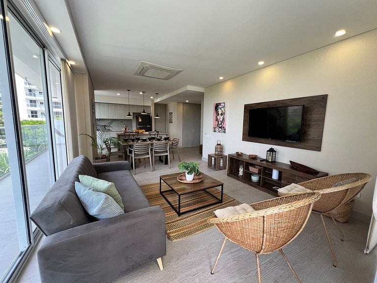 2 Bedrooms by the Sea. Private Jacuzzi