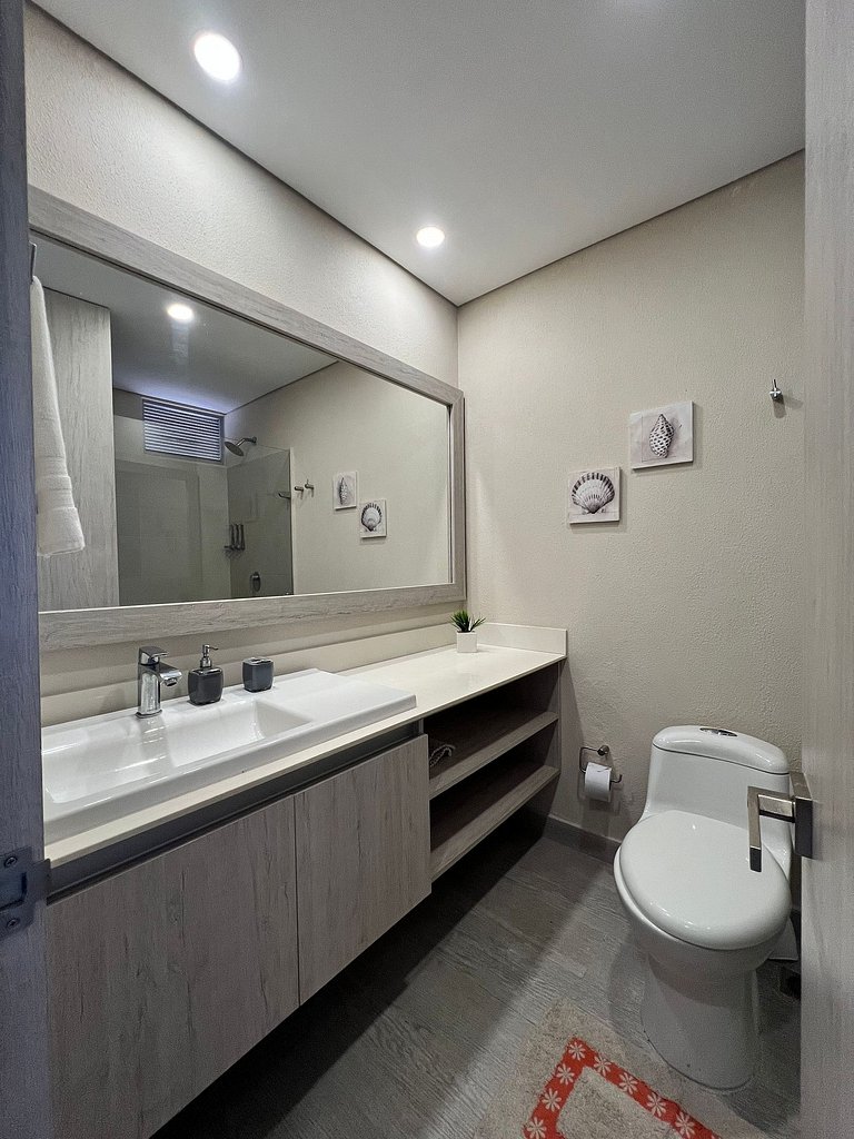 2 Bedrooms by the Sea. Private Jacuzzi
