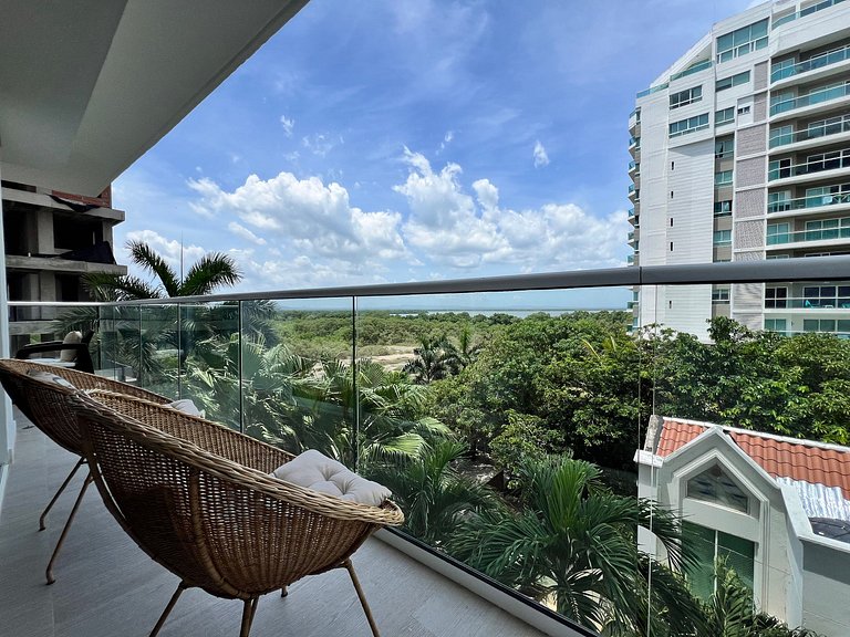 2 Bedrooms by the Sea. Private Jacuzzi