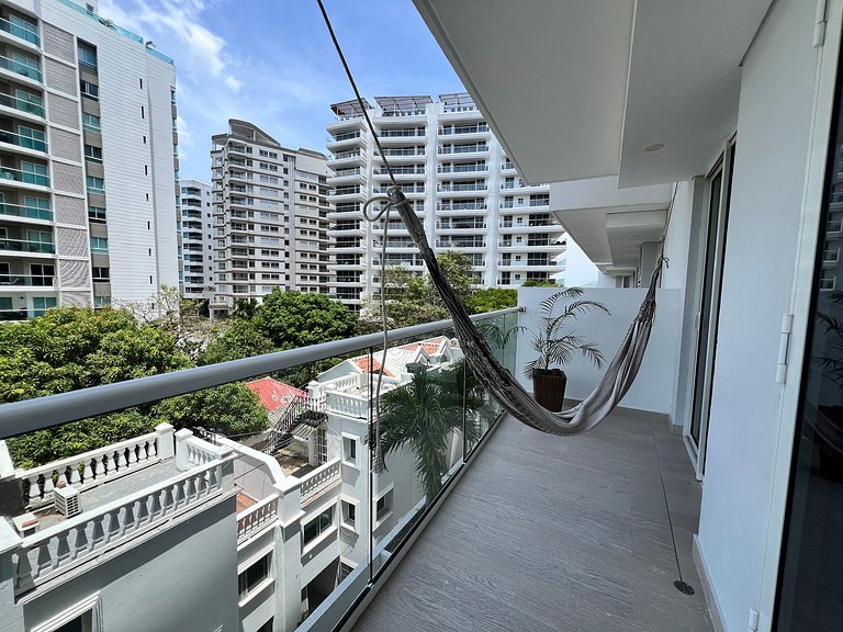 2 Bedrooms by the Sea. Private Jacuzzi