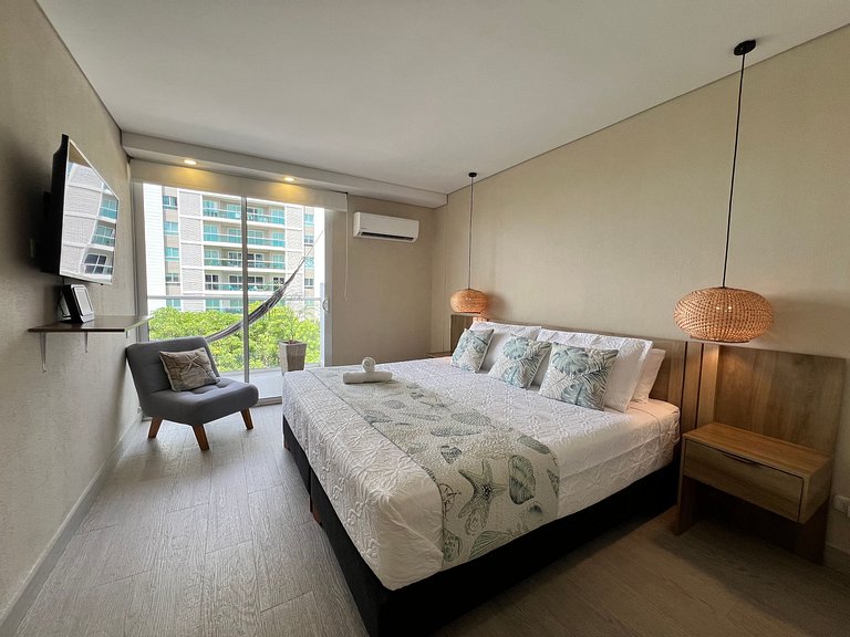2 Bedrooms by the Sea. Private Jacuzzi
