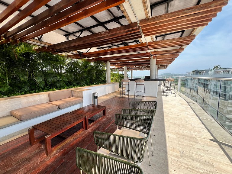 2 Bedrooms by the Sea. Private Jacuzzi