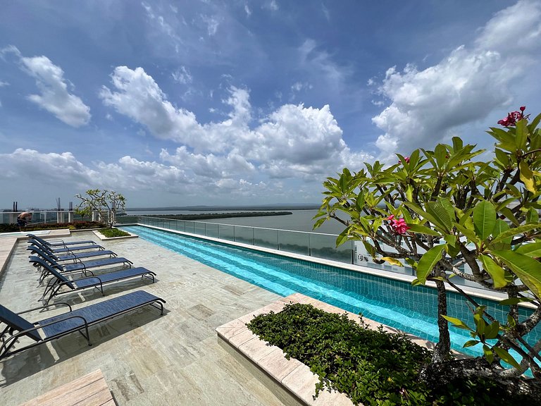 2 Bedrooms by the Sea. Private Jacuzzi