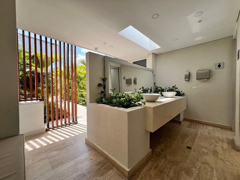 2 Bedrooms by the Sea. Private Jacuzzi