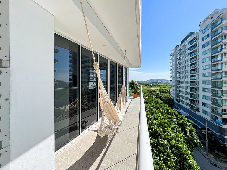 2 Bedroom Apartment. Jacuzzi and Sea View