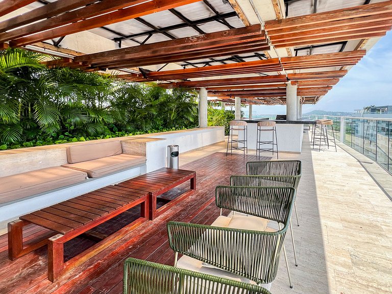 2 Bedroom Apartment. Jacuzzi and Sea View