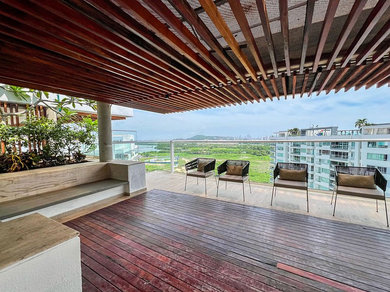 2 Bedroom Apartment. Jacuzzi and Sea View