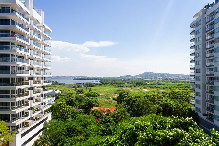 2 Bedroom Apartment. Jacuzzi and Sea View