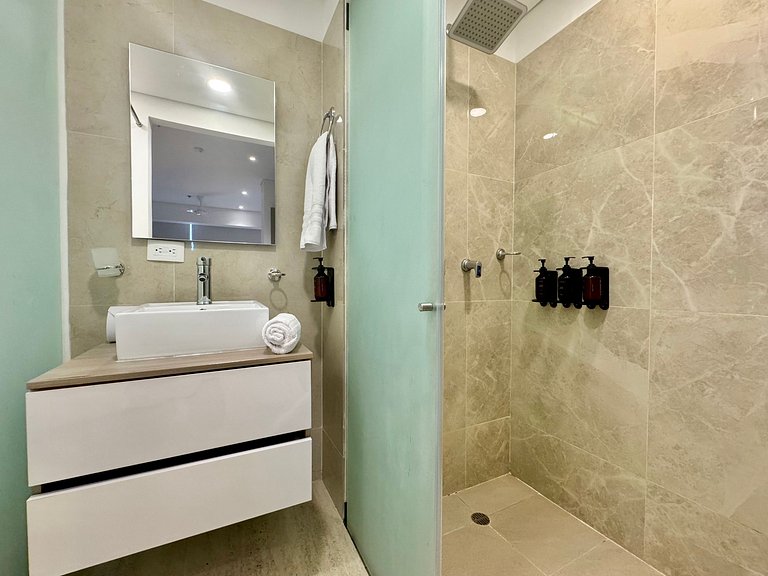 Loft com vista para o mar, espaçoso, com piscina e jacuzzi
