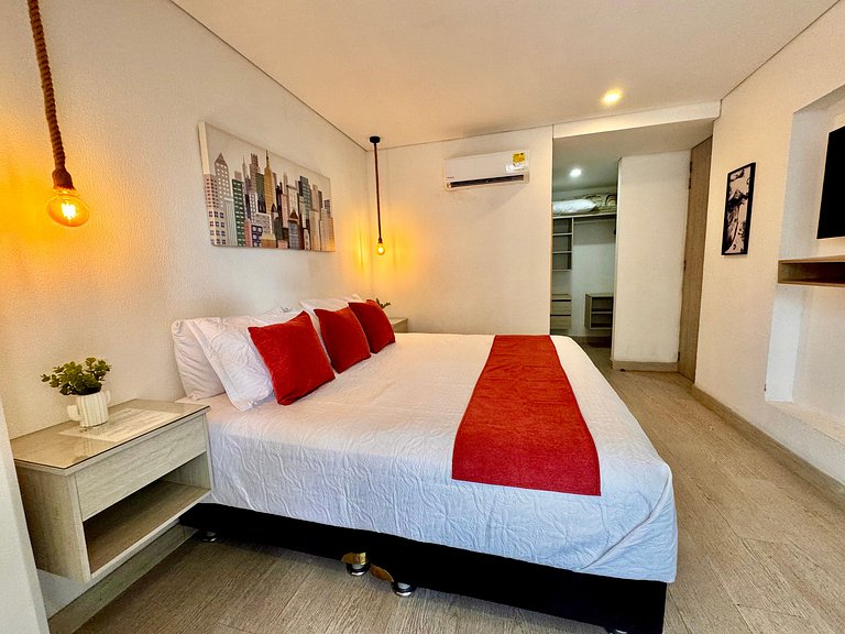 2 Bedroom Apartment. Jacuzzi and Sea View
