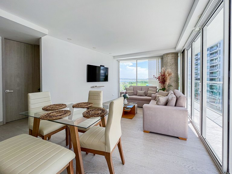 2 Bedroom Apartment. Jacuzzi and Sea View