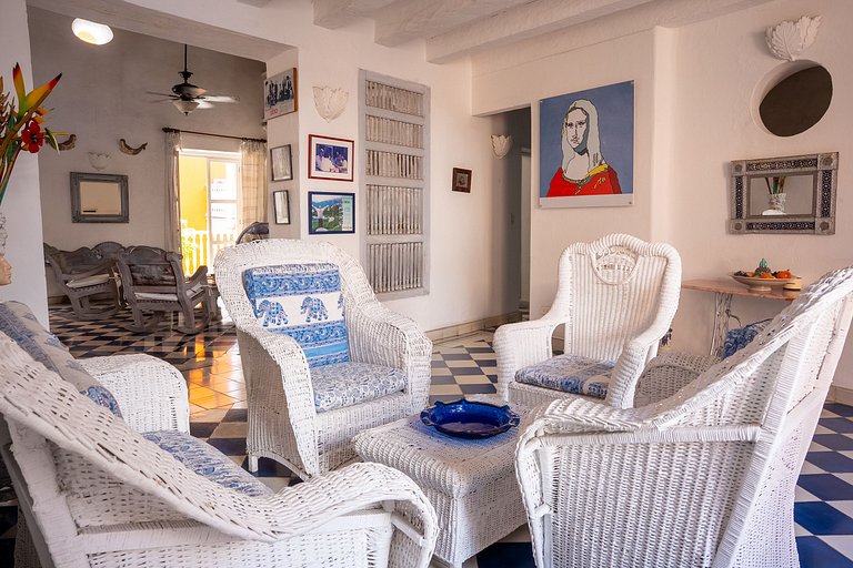Colonial House with Pool | Walled City
