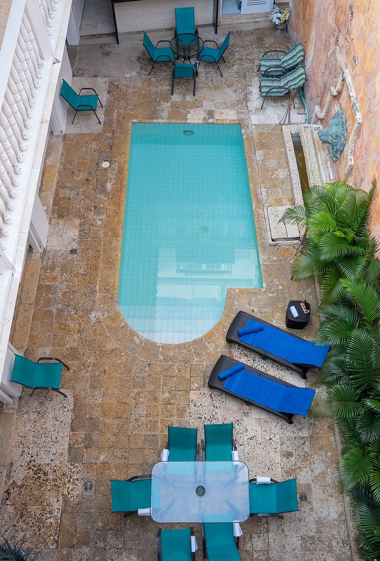 Colonial House with Pool | Walled City