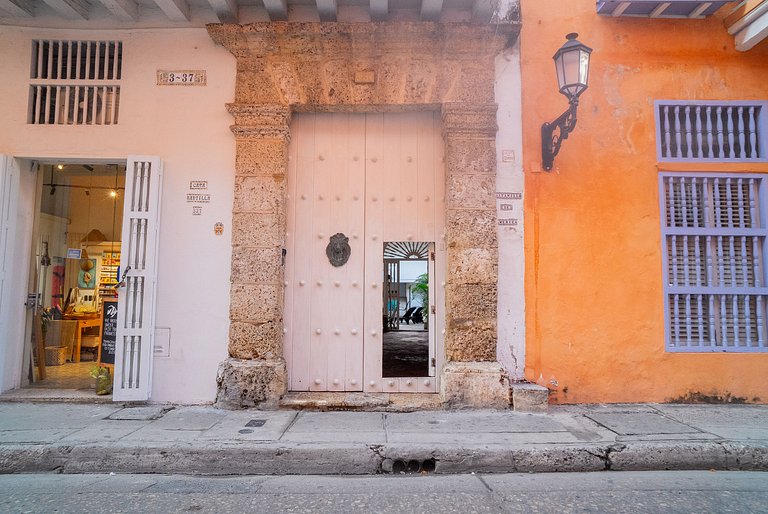 Colonial Boutique Duplex – Historic Center