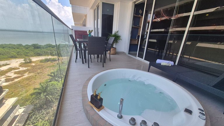 1 Bedroom by the sea. Private Jacuzzi