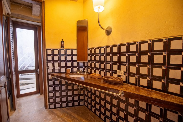Charming colonial house · Historic Center