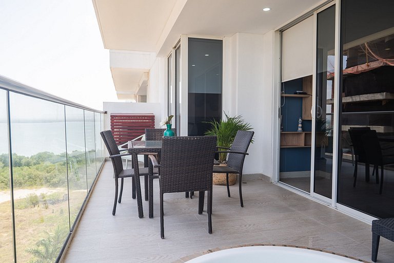 1 Bedroom by the sea. Private Jacuzzi