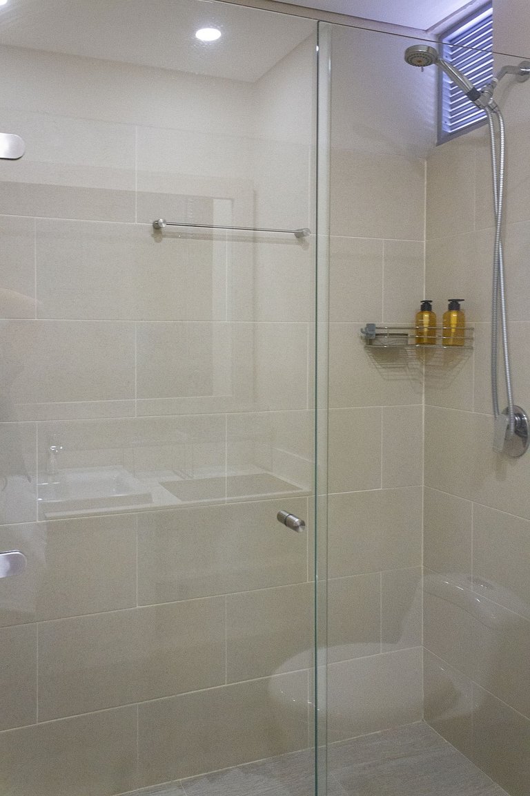 1 Quarto com jacuzzi privativo. Vista para o mar e para a la