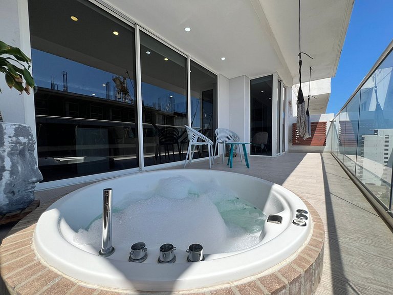 1 Quarto com jacuzzi privativo. Vista para o mar e para a la