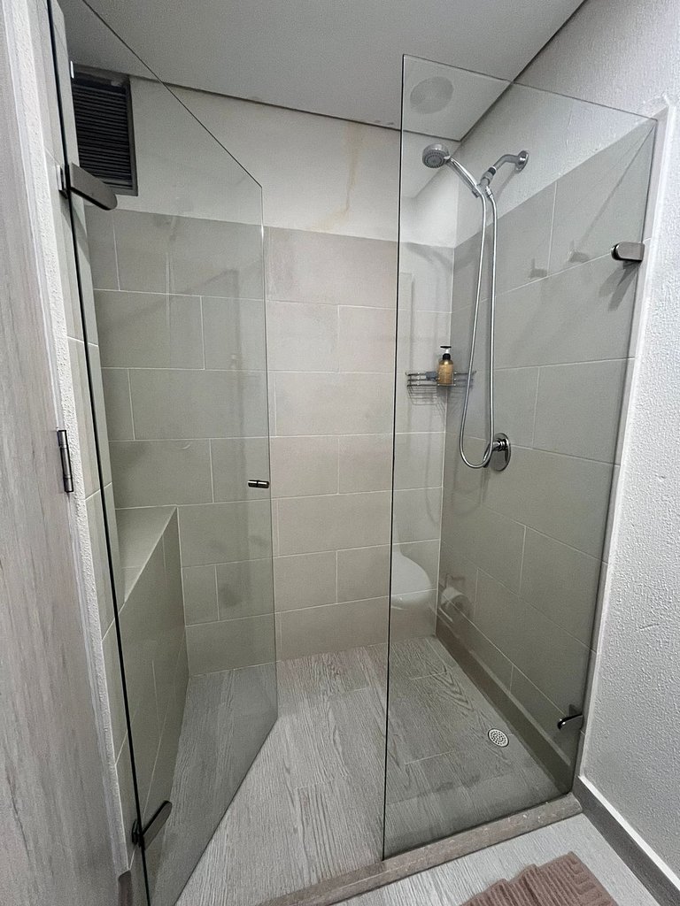 1 Quarto com jacuzzi privativo. Vista para o mar e para a la