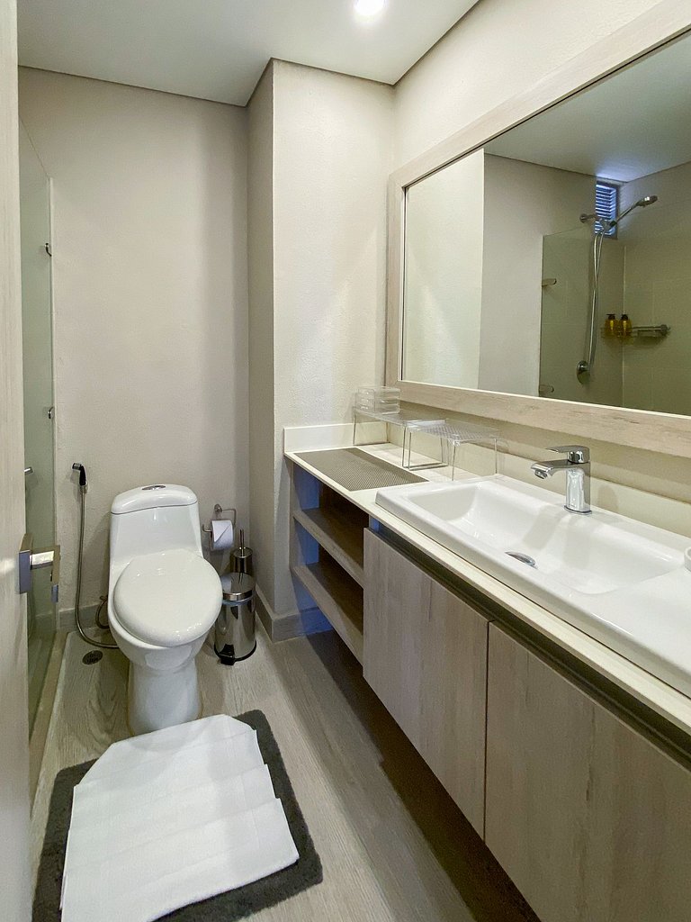 1 Quarto com jacuzzi privativo. Vista para o mar e para a la