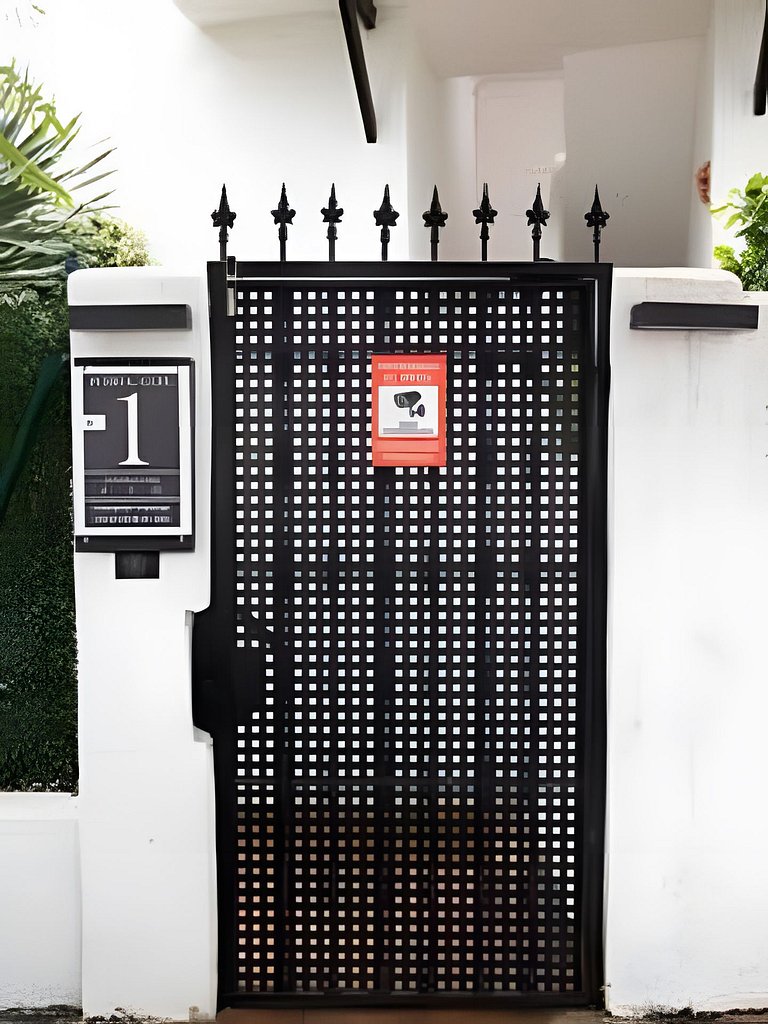 Two-bedroom duplex in Marbella with a private jacuzzi