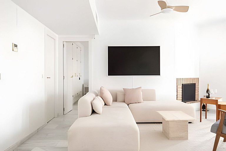 Two-bedroom duplex in Marbella with a private jacuzzi