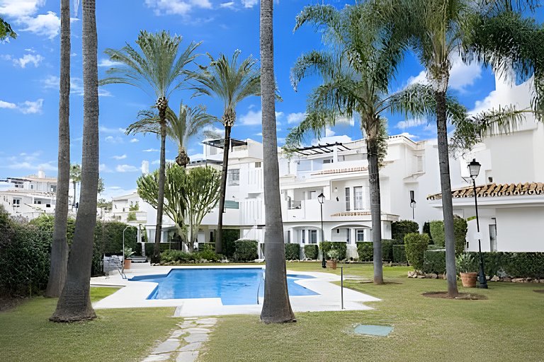 Two-bedroom duplex in Marbella with a private jacuzzi